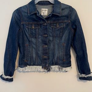 Old Navy Women’s Slight Stretch Distressed Button Down Denim Jacket Size Med